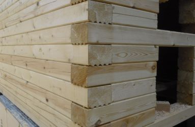 тёплый угол дома из профилированного бруса