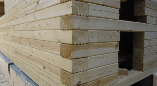 тёплый угол дома из профилированного бруса